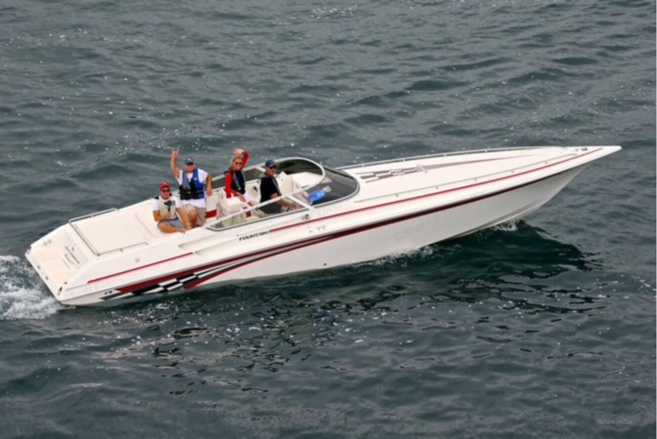 A photo of this 2001 Fountain LIGHTNING 35