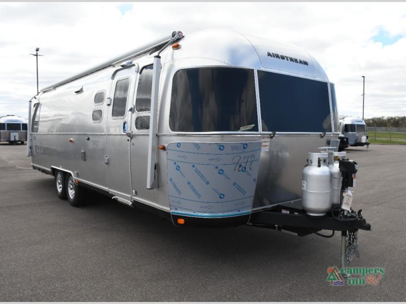 2026 Airstream Classic 30RBQ in ramsey MN
