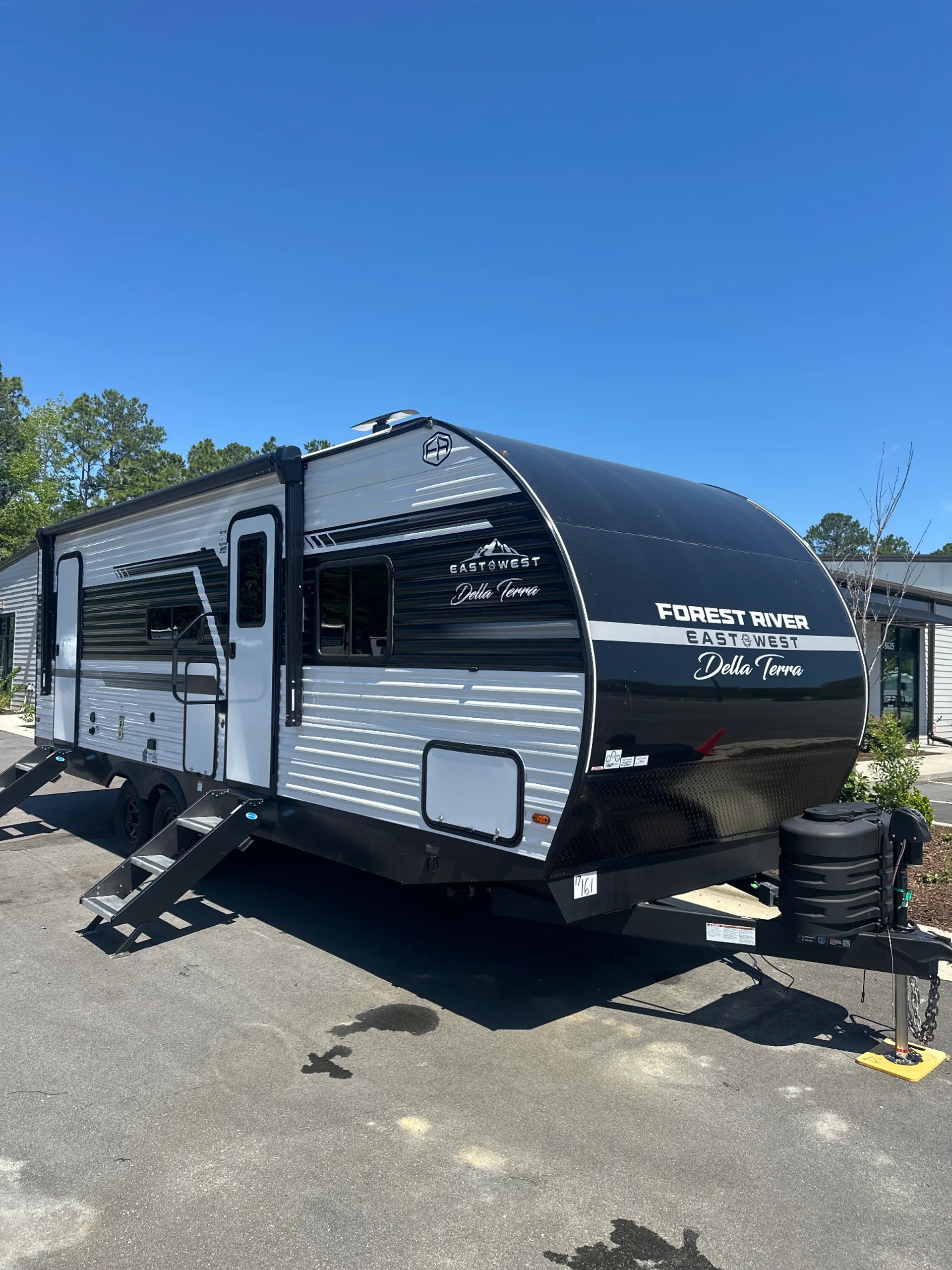 2027 East To West EAST TO WEST DELLA TERRA 241BH in castle hayne NC