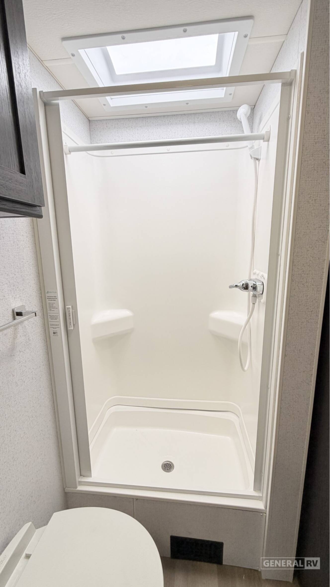 A photo of this 2027 Winnebago SUNFLYER 28MB