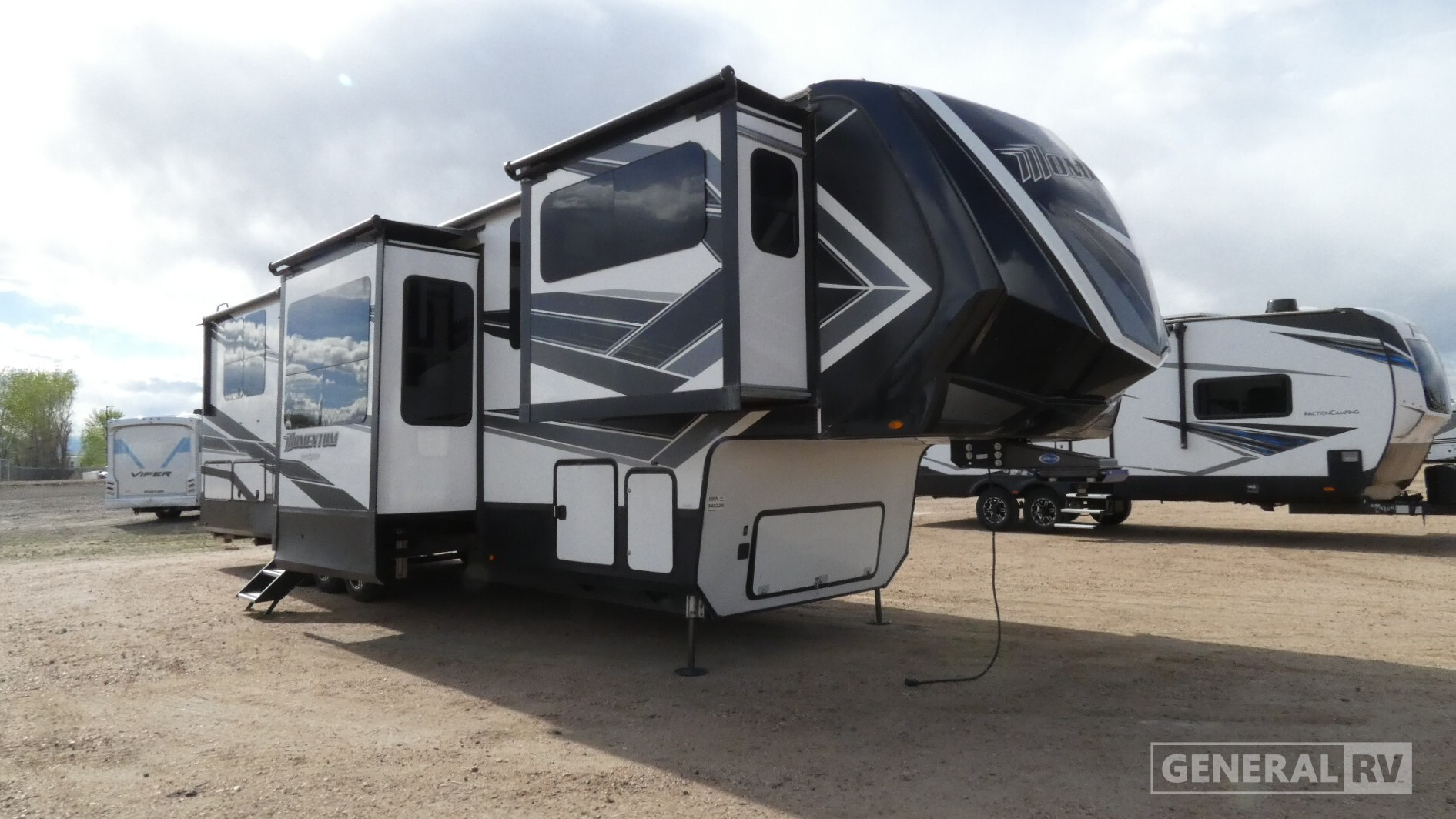 2021 Grand Design MOMENTUM 376THS Fifth Wheel Toy Hauler RV