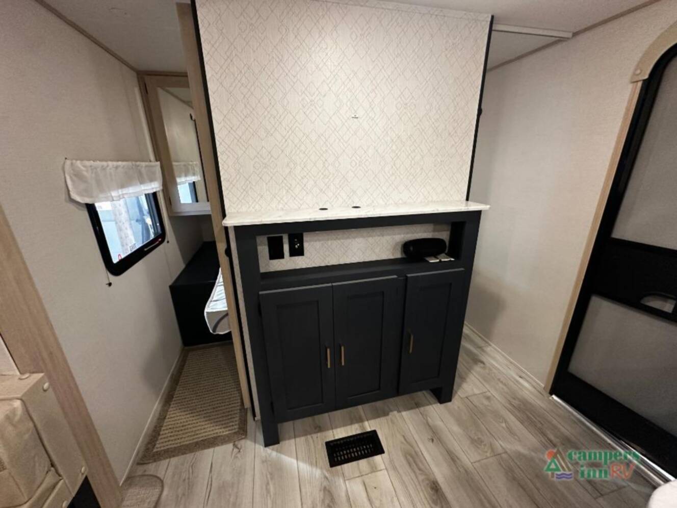 A photo of this 2025 Prime Time Rv Avenger LE 24BHSLE