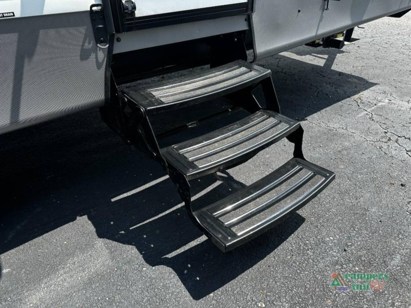 A photo of this 2025 Prime Time Rv Avenger LE 24BHSLE