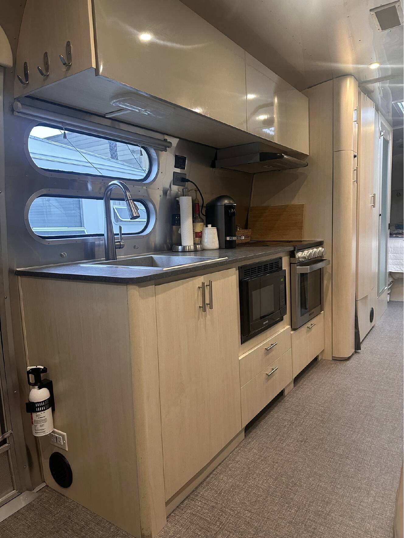 A photo of this 2021 Airstream FLYING CLOUD 3ORBQ