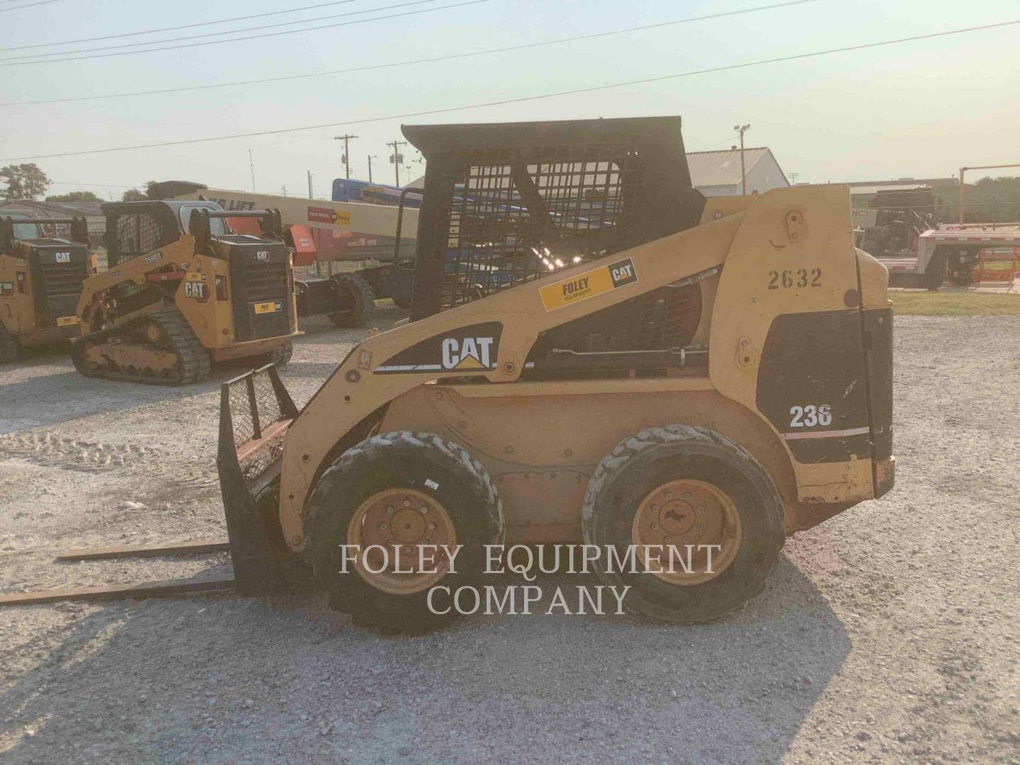 2000 CAT 236STD1O in Wichita, KS