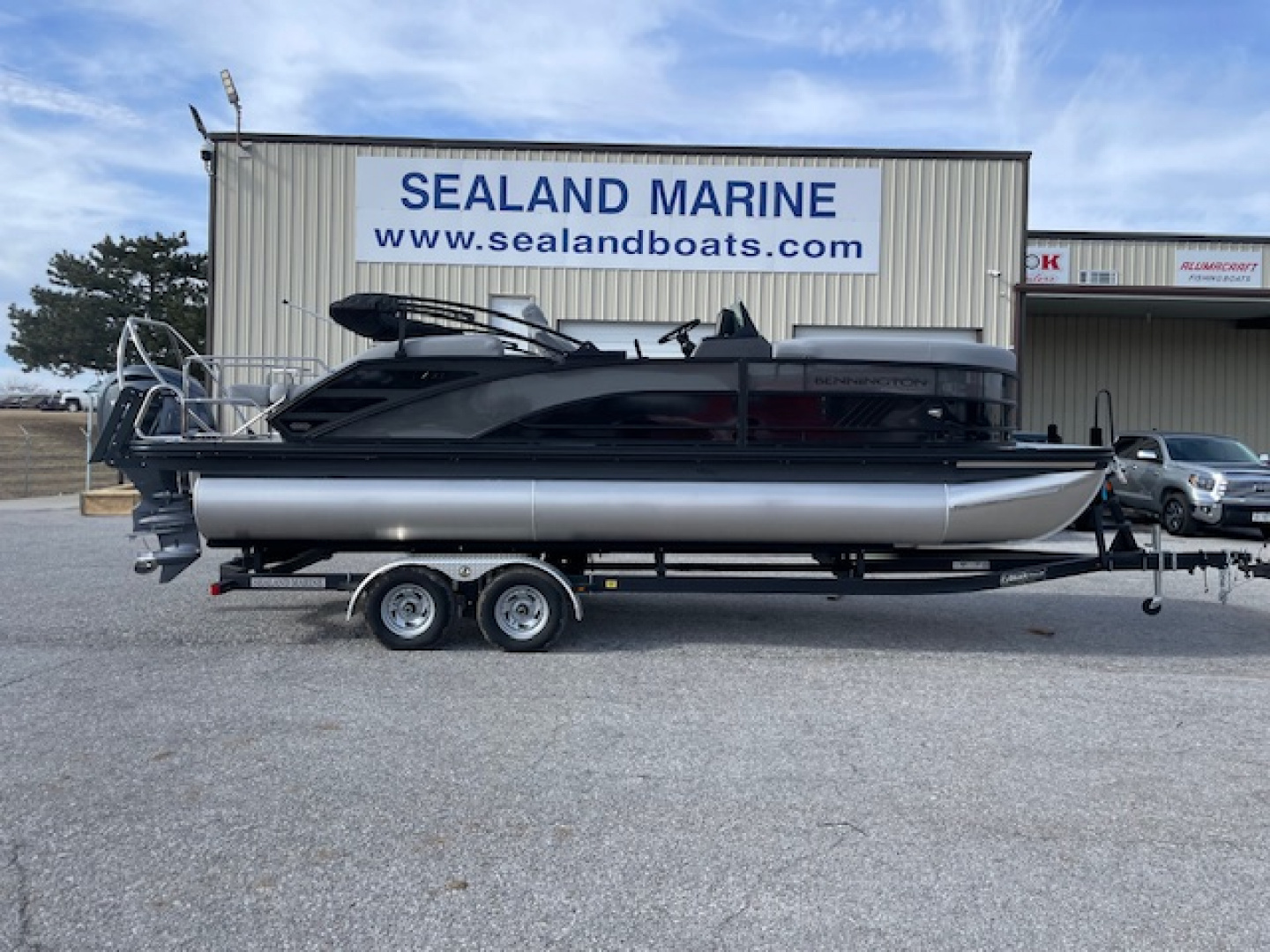 2026 Bennington 23' M Series Stern Lounge in omaha NE