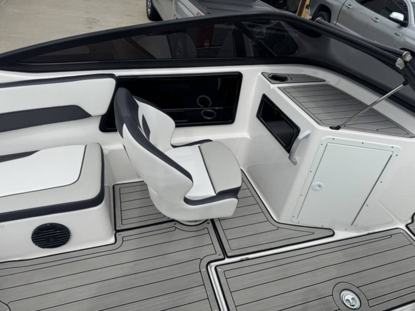 A photo of this 2024 Yamaha Boats 195 S