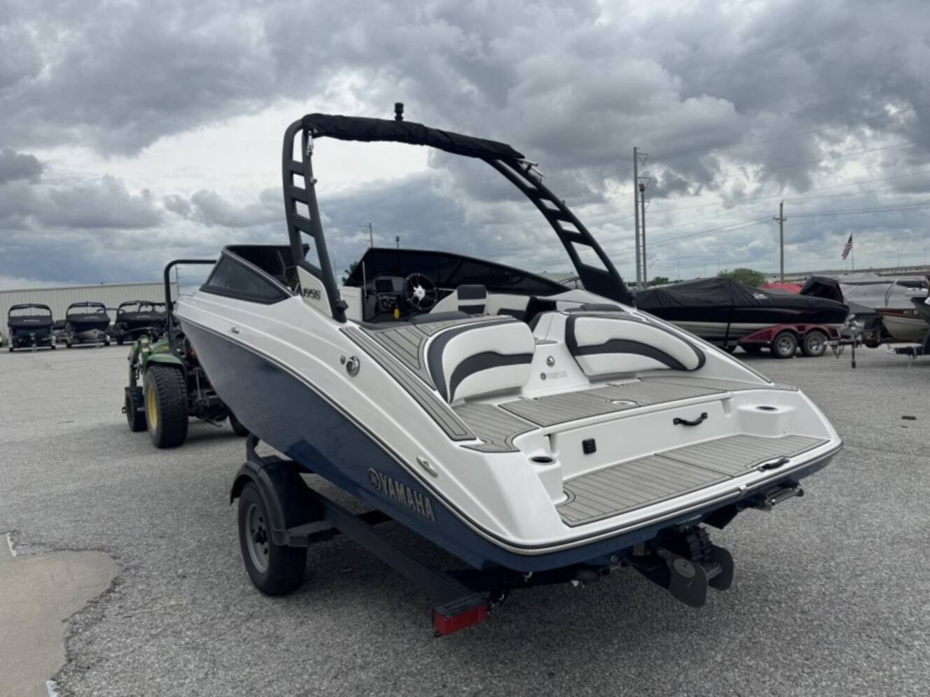 A photo of this 2024 Yamaha Boats 195 S