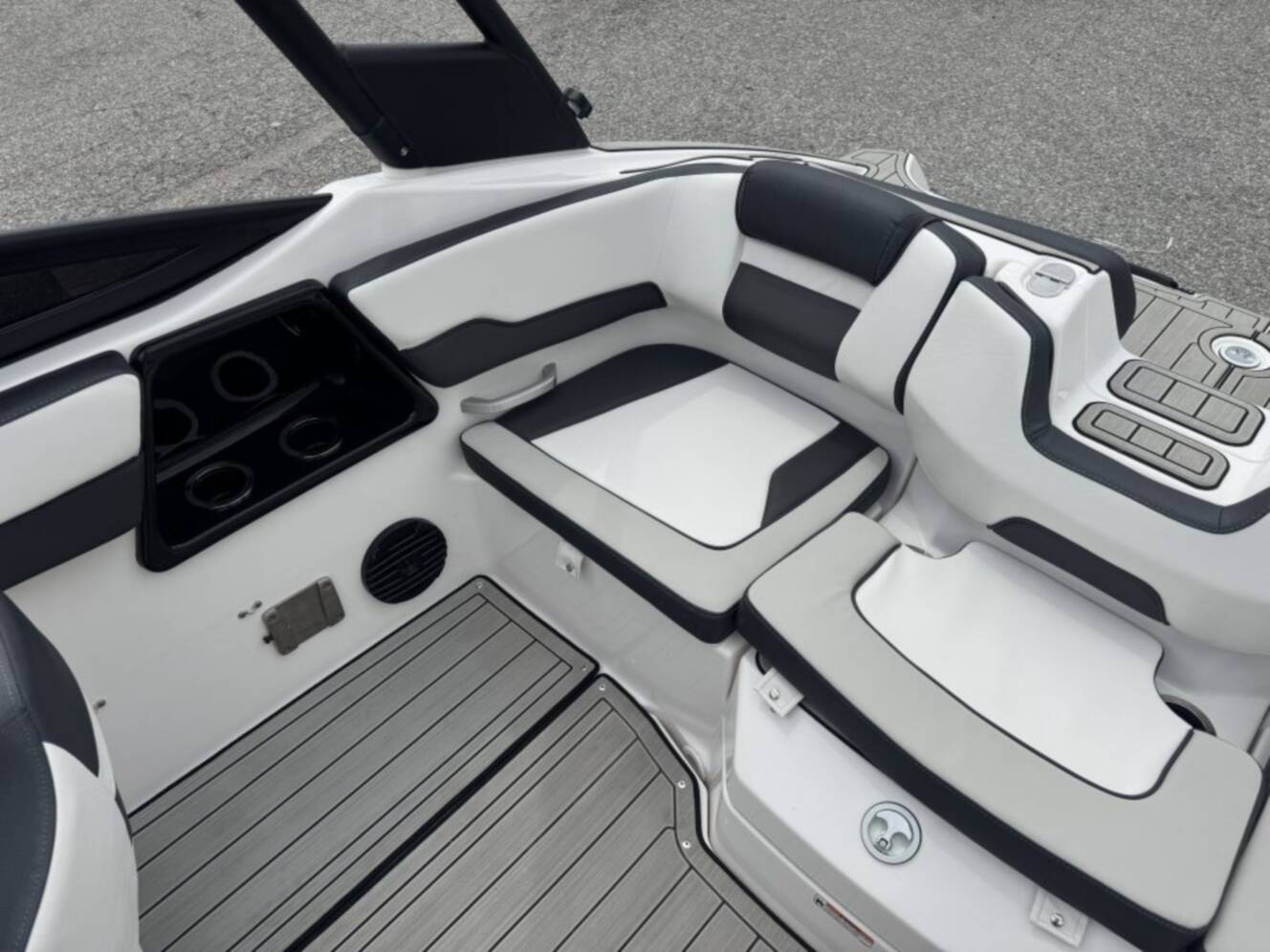 A photo of this 2024 Yamaha Boats 195 S