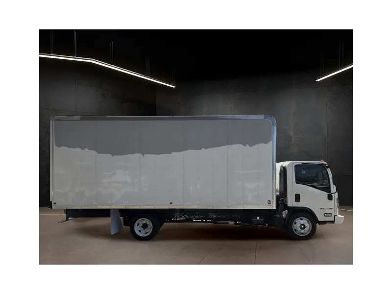2025 ISUZU NPR HD
