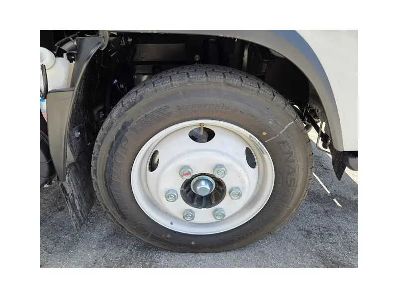 2025 ISUZU NPR HD