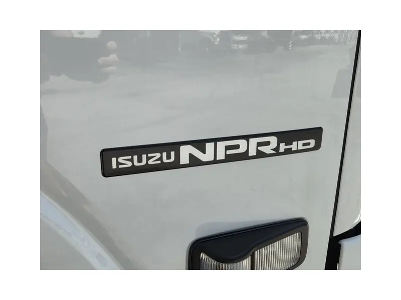 2025 ISUZU NPR HD
