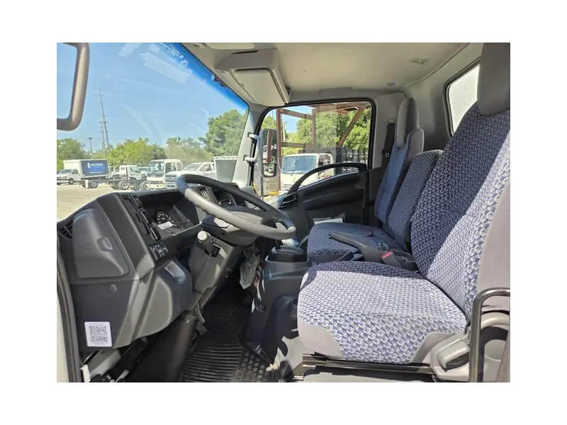 2025 ISUZU NPR HD