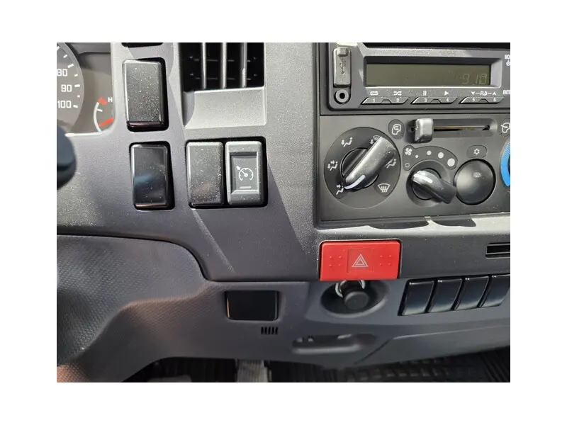 2025 ISUZU NPR HD