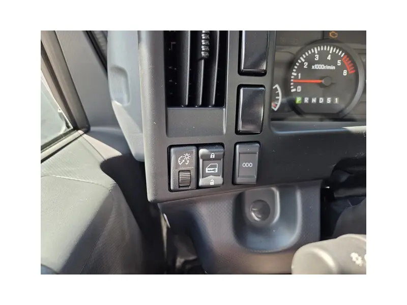 2025 ISUZU NPR HD