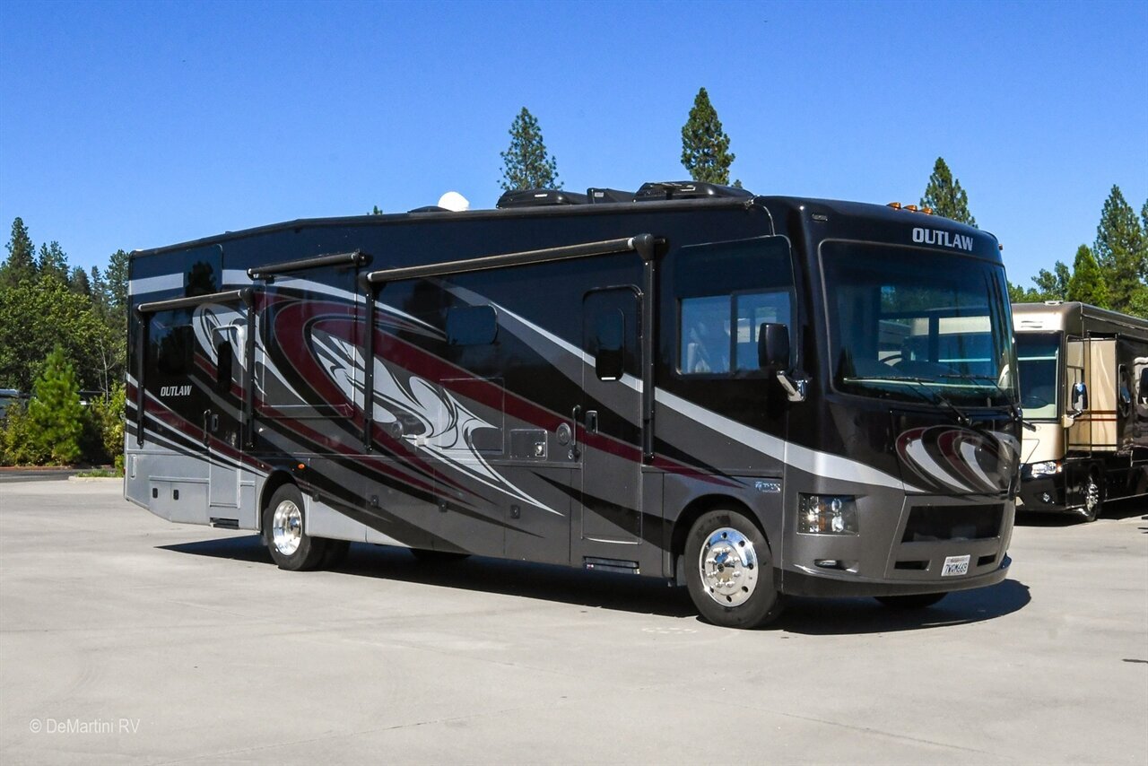 2018 Thor Outlaw 37RB in grass valley CA