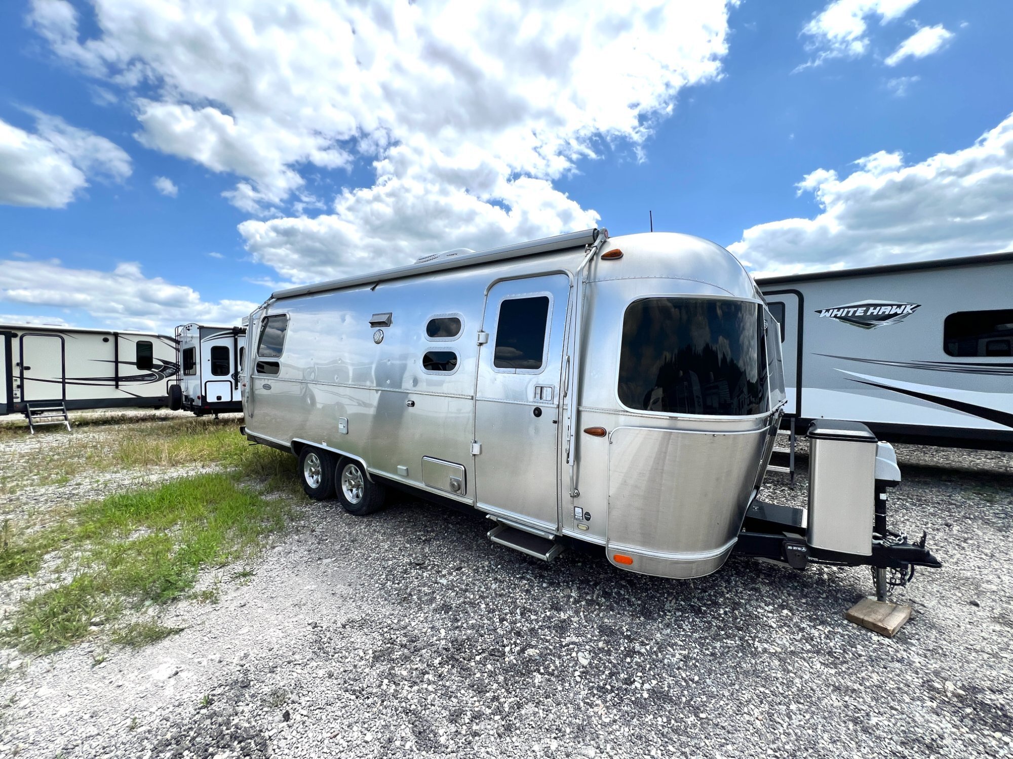 2019 Airstream Flying Cloud 25RB in wabash IN