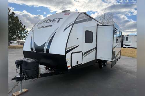 2022 Crossroads Sunset Trail Super Lite SS212RB in billings MT