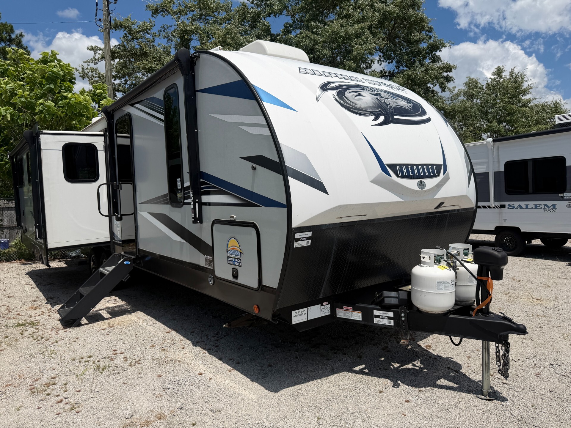 2022 Forest River Cherokee Alpha Wolf 26RL-L in mcbee SC