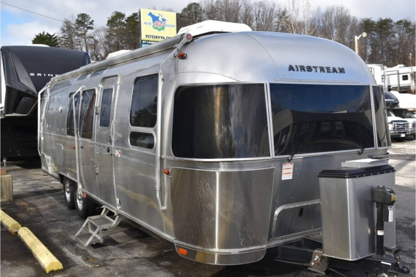 A photo of this 2021 Airstream Flying Cloud 30FB