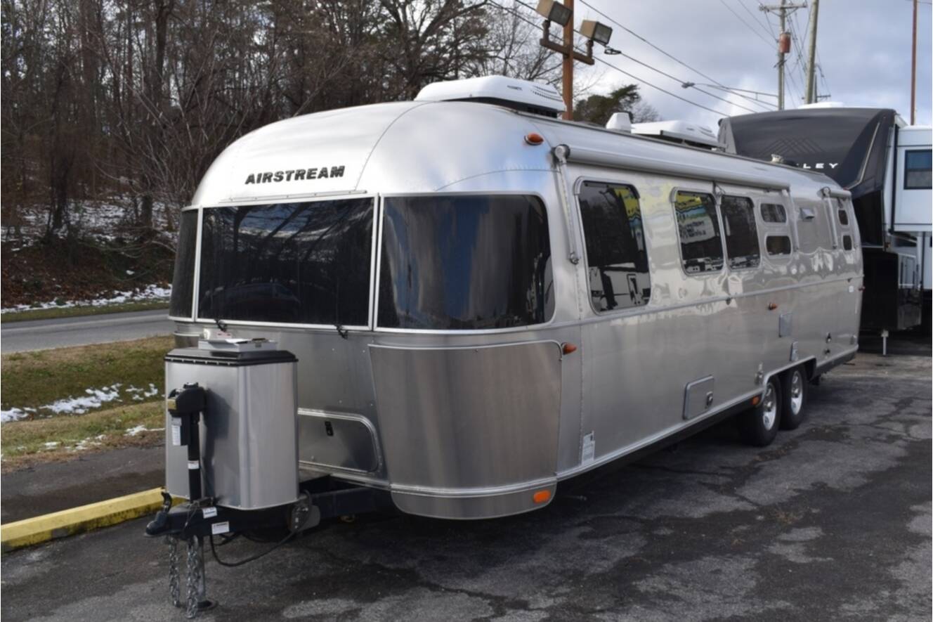 A photo of this 2021 Airstream Flying Cloud 30FB