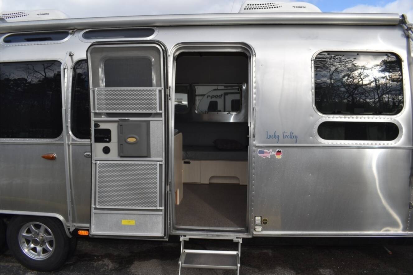 A photo of this 2021 Airstream Flying Cloud 30FB