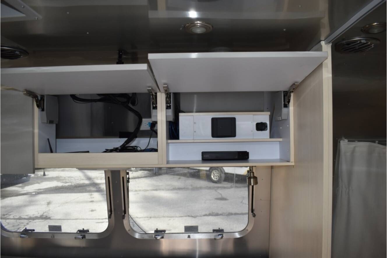 A photo of this 2021 Airstream Flying Cloud 30FB