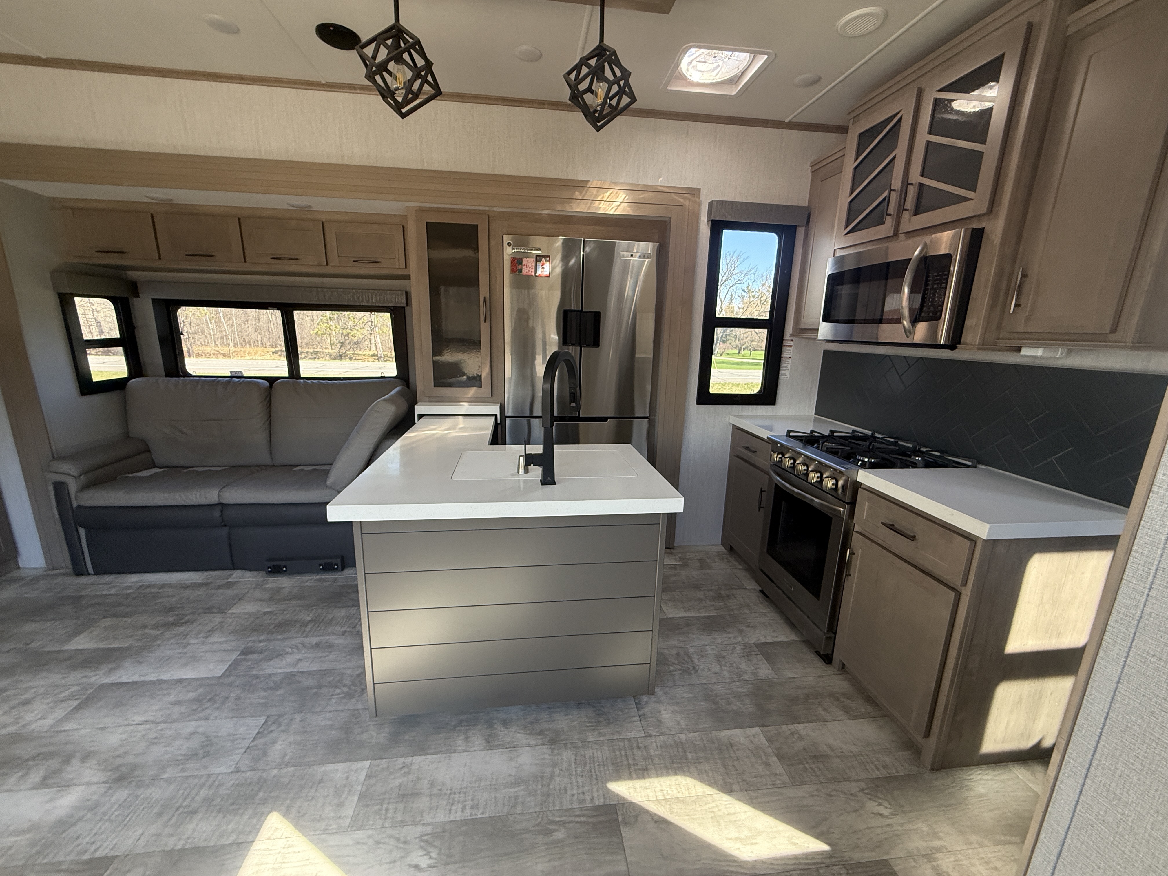 2024 Grand Design MOMENTUM M-CLASS 395MS in brainerd MN