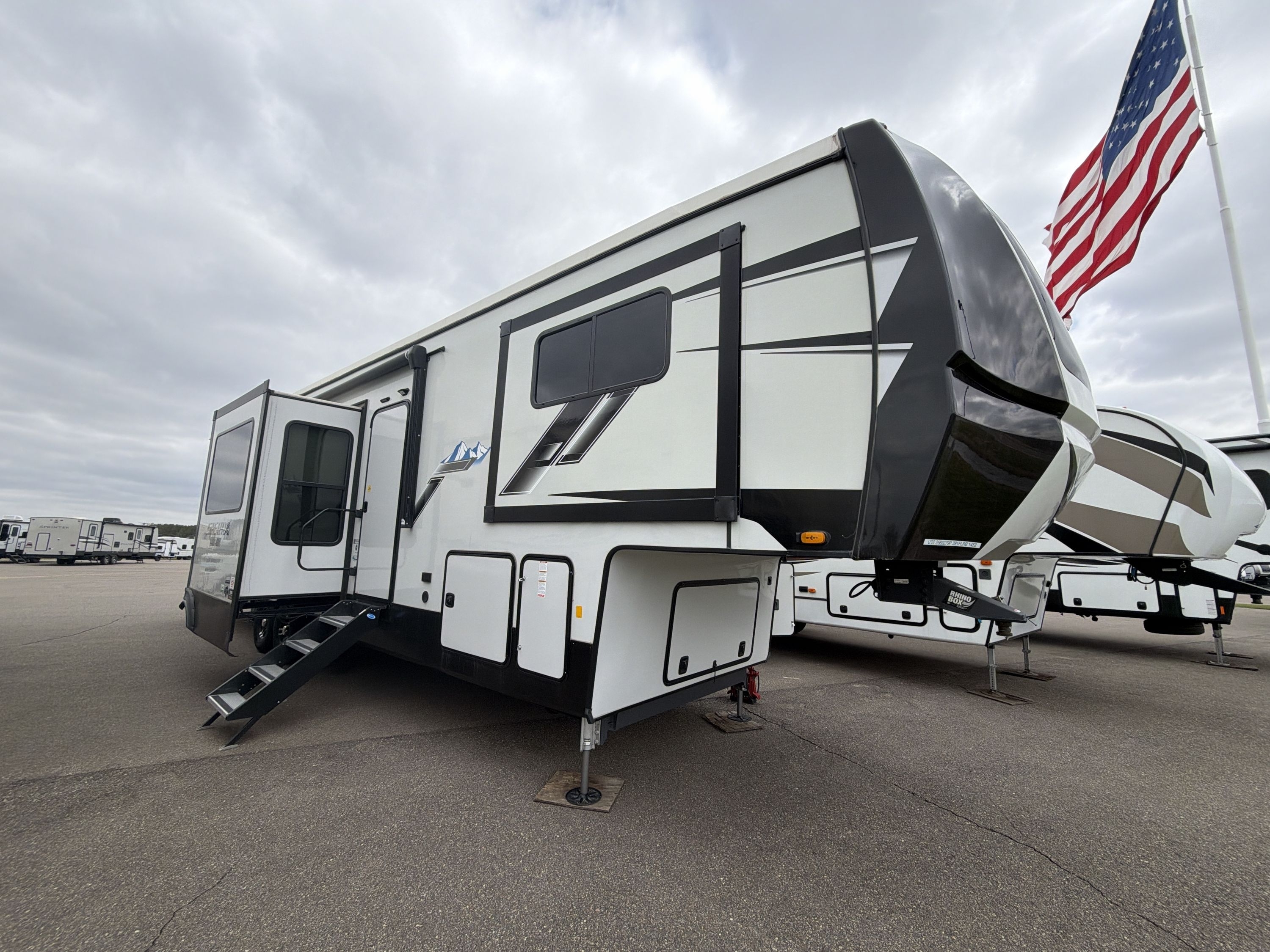 2022 Forest River SIERRA LUXURY 391FLRB RV