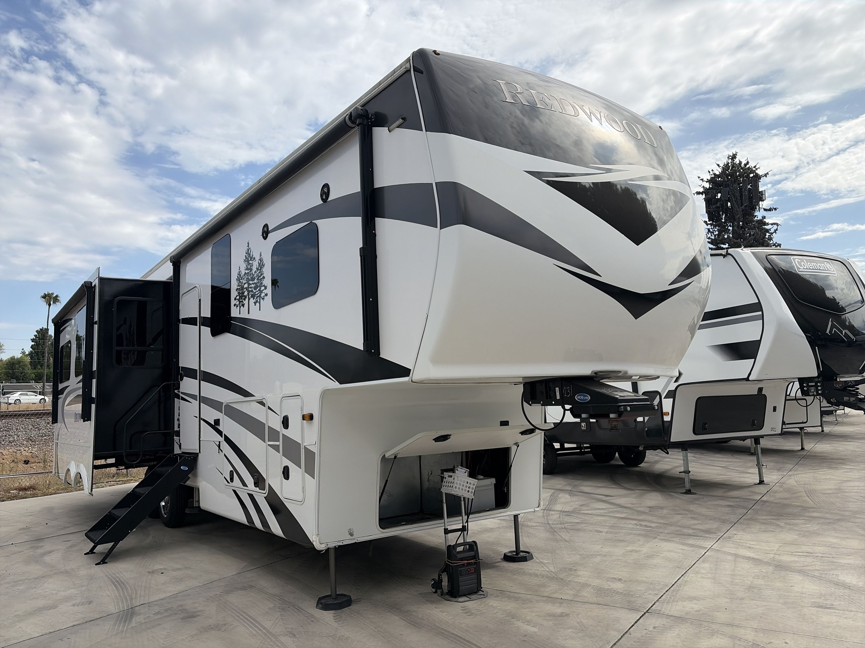 2021 Crossroads REDWOOD 3401RL in riverside CA