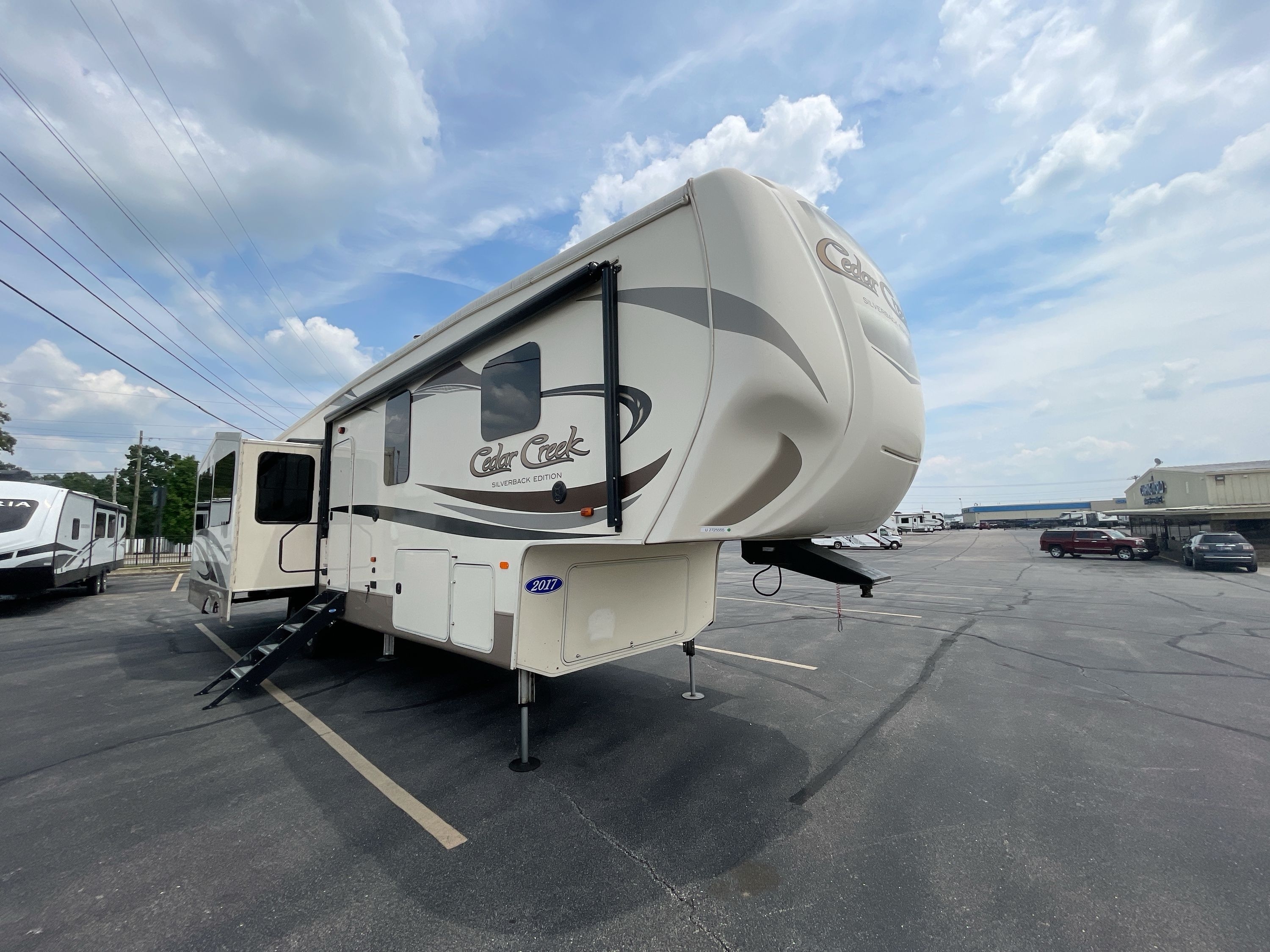 2017 Forest River CEDAR CREEK SILVERBACK 35IK in richmond IN