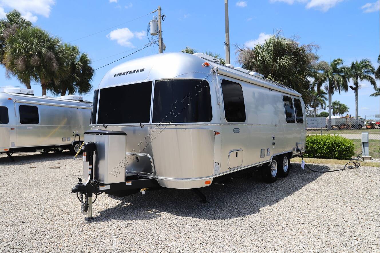 A photo of this 2026 Airstream Globetrotter 25FB