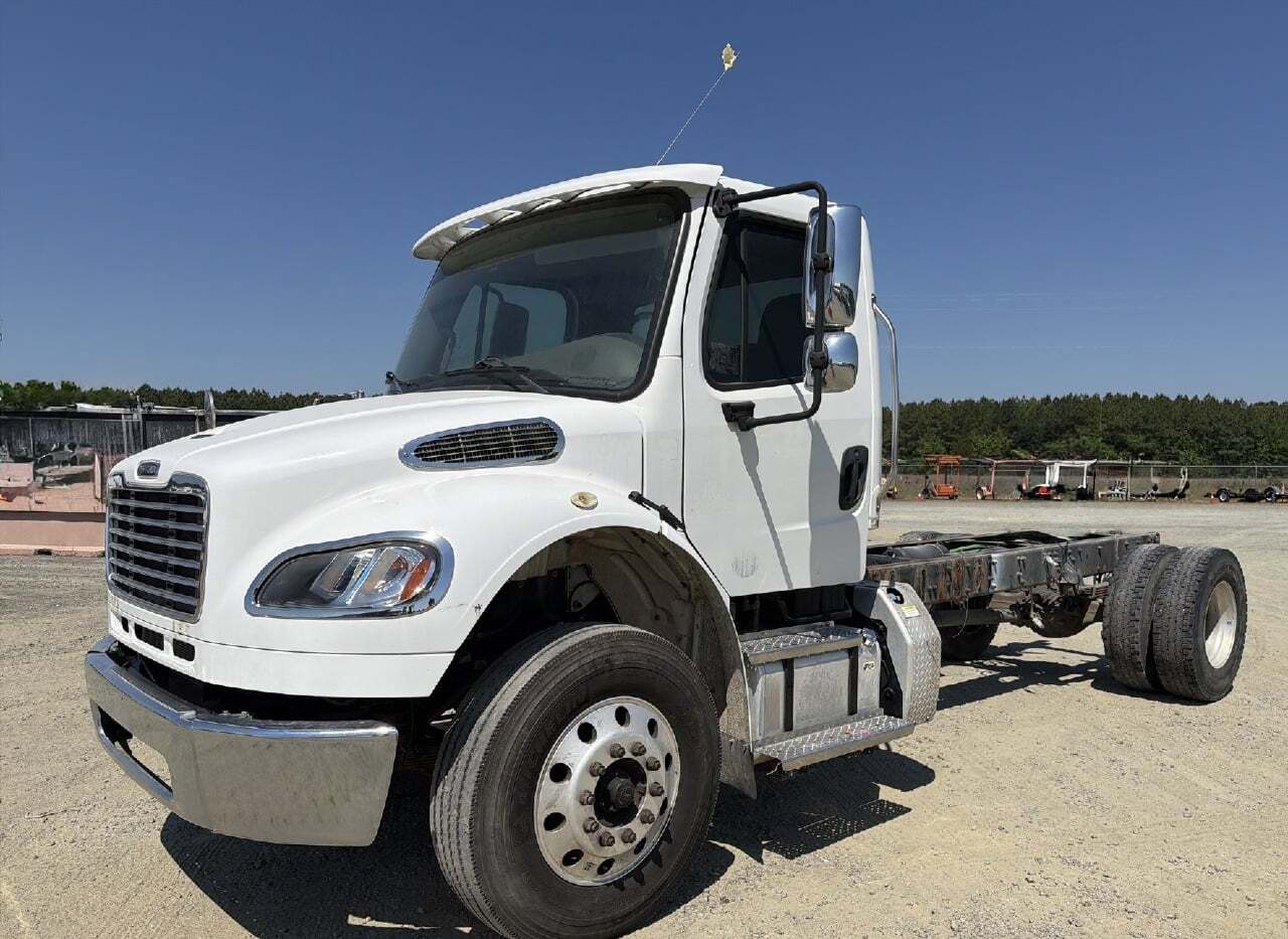 2019 FREIGHTLINER BUSINESS CLASS M2 106 in New Castle, DE