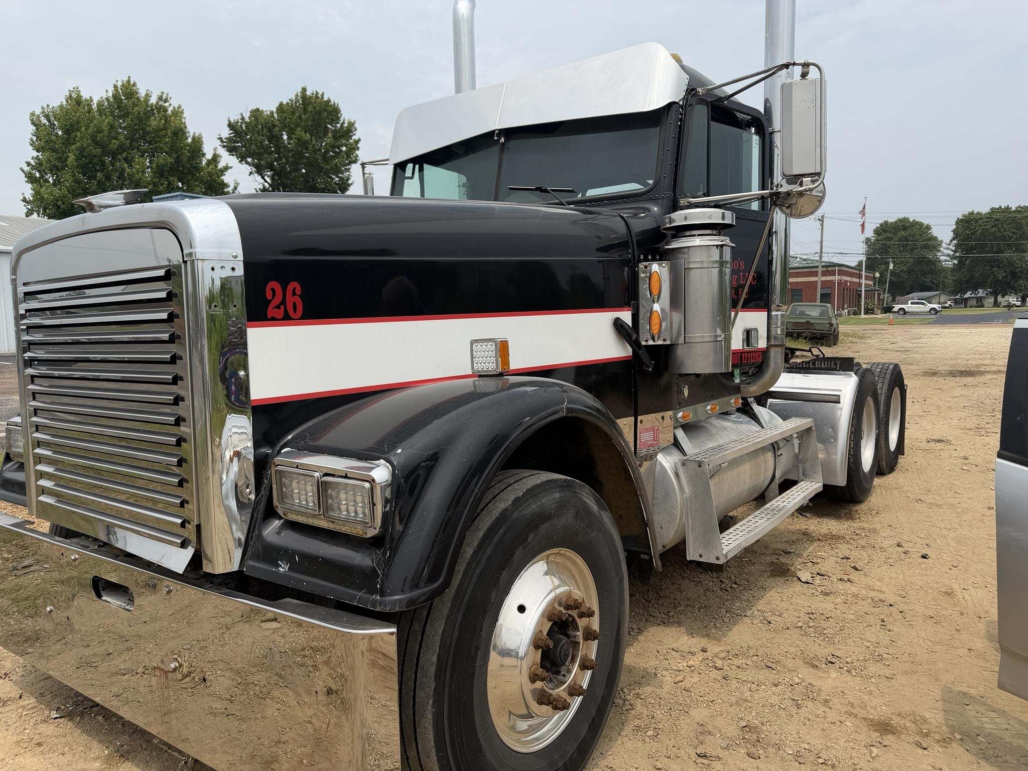 2000 FREIGHTLINER COLUMBIA in Covington, TN