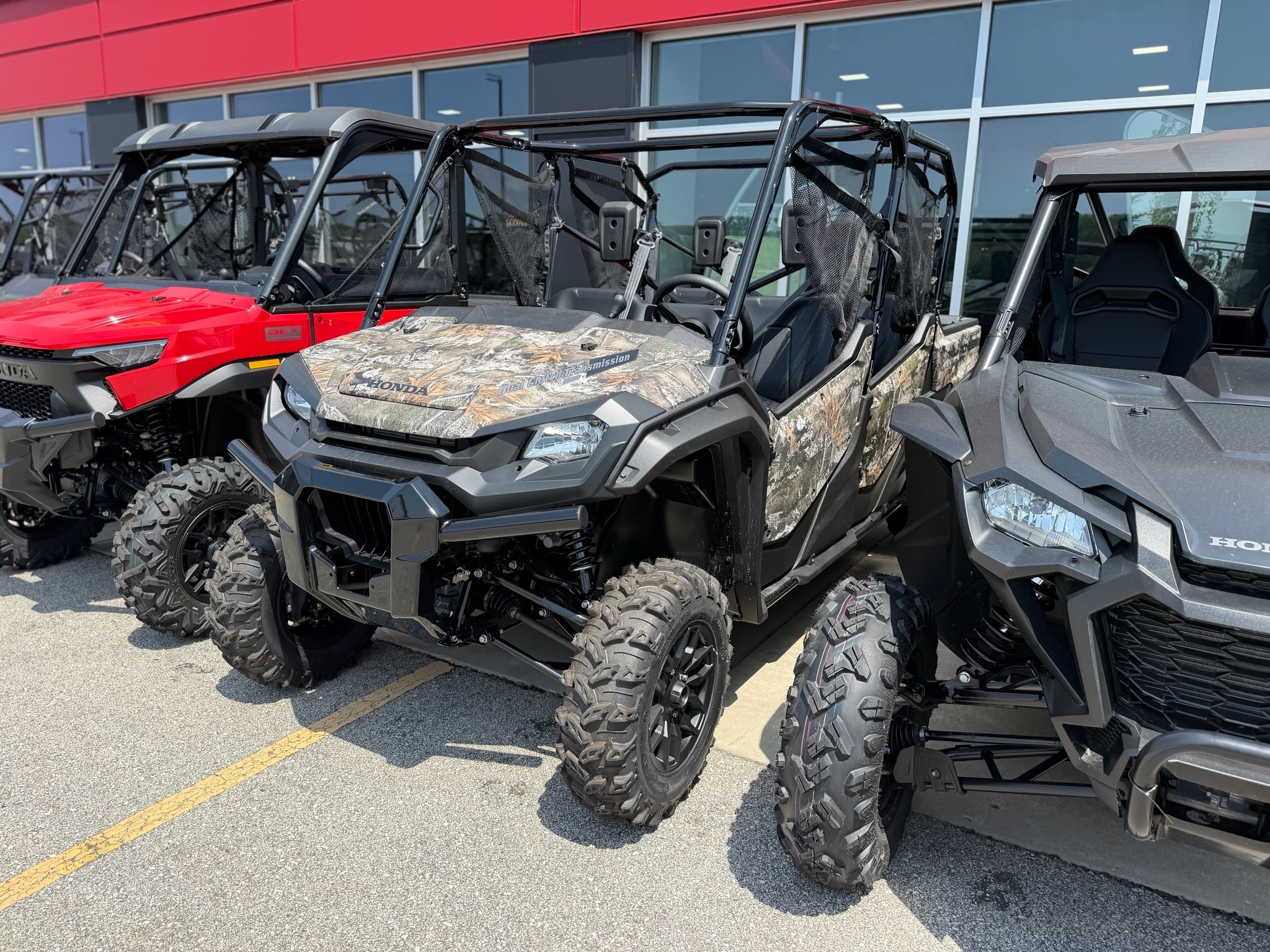 2025 Honda Pioneer 1000-6 Deluxe Crew in suamico WI