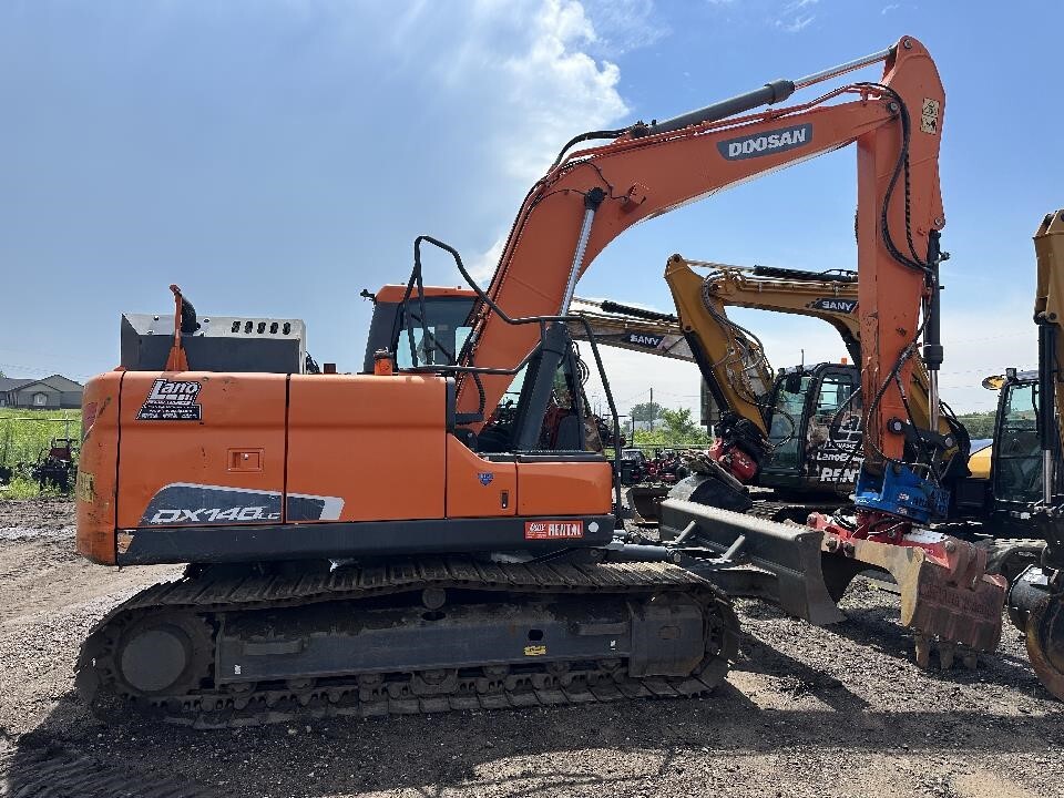 2017 DEVELON DX140 LC-5 in Shakopee, MN