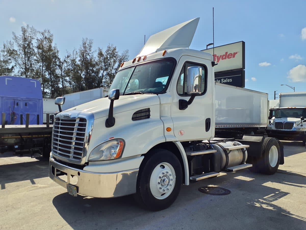 2018 FREIGHTLINER CASCADIA 113 in Miami, FL