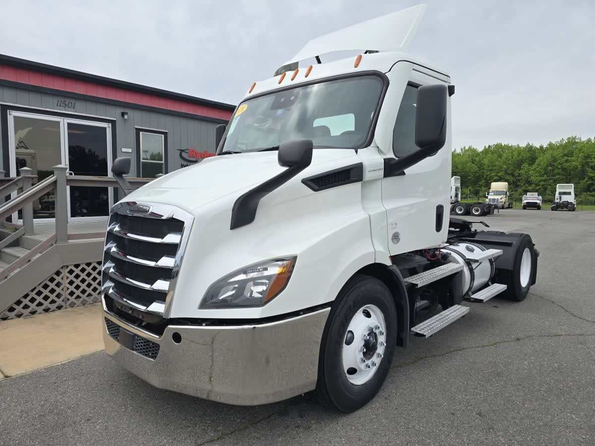2020 FREIGHTLINER CASCADIA 116 in North Little Rock, AR