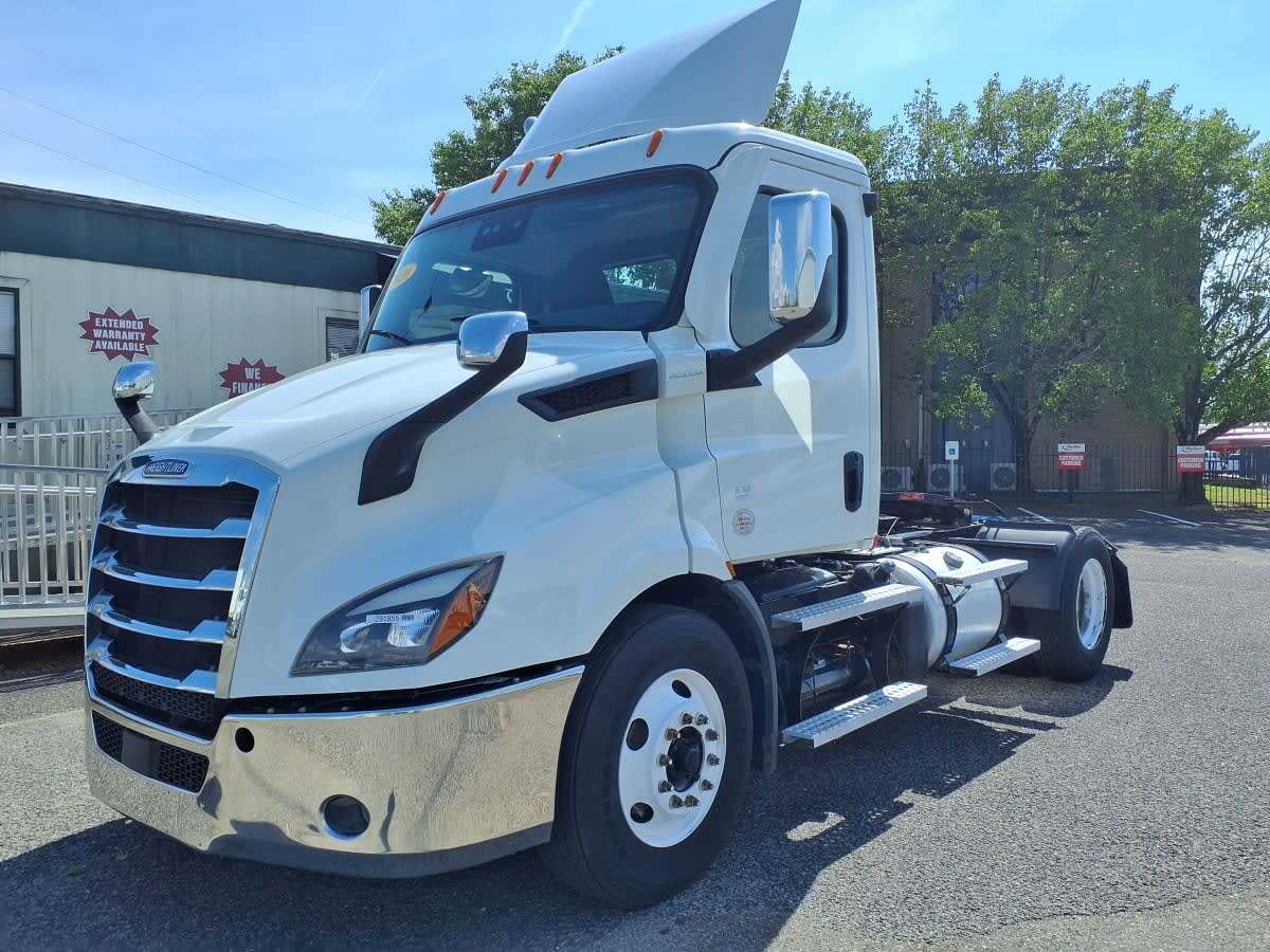 2020 FREIGHTLINER CASCADIA 116 in Knoxville, TN