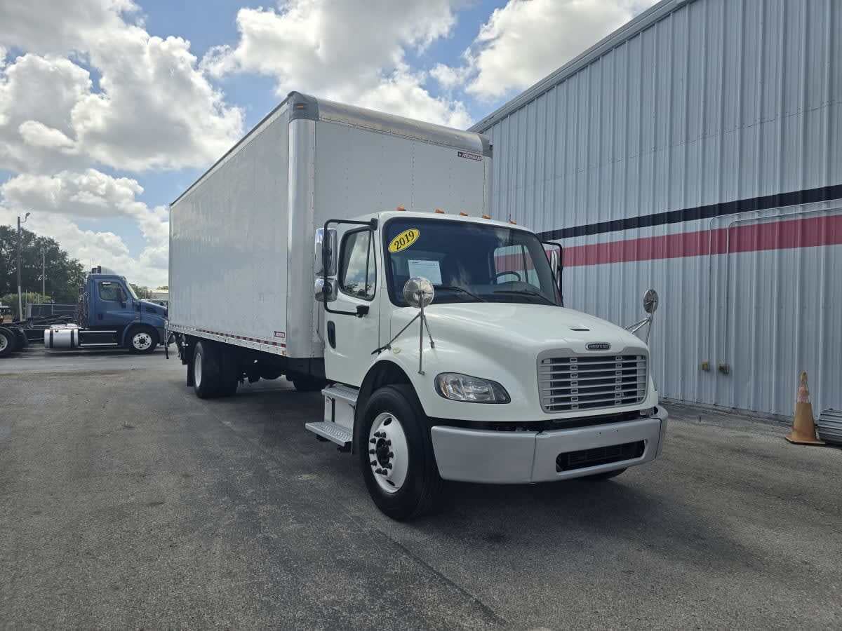 2019 FREIGHTLINER BUSINESS CLASS M2 106 in Tampa, FL