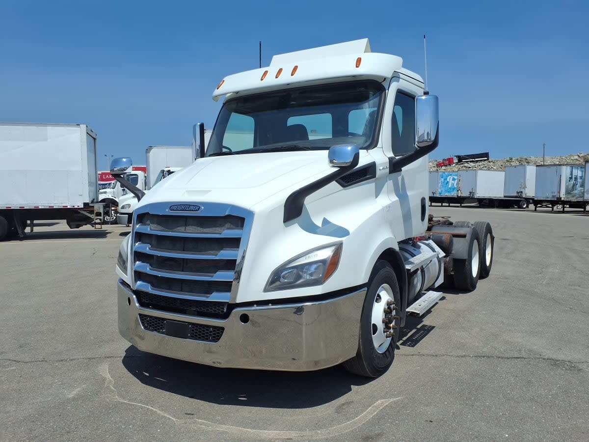 2019 FREIGHTLINER CASCADIA 116 in Taylor, MI