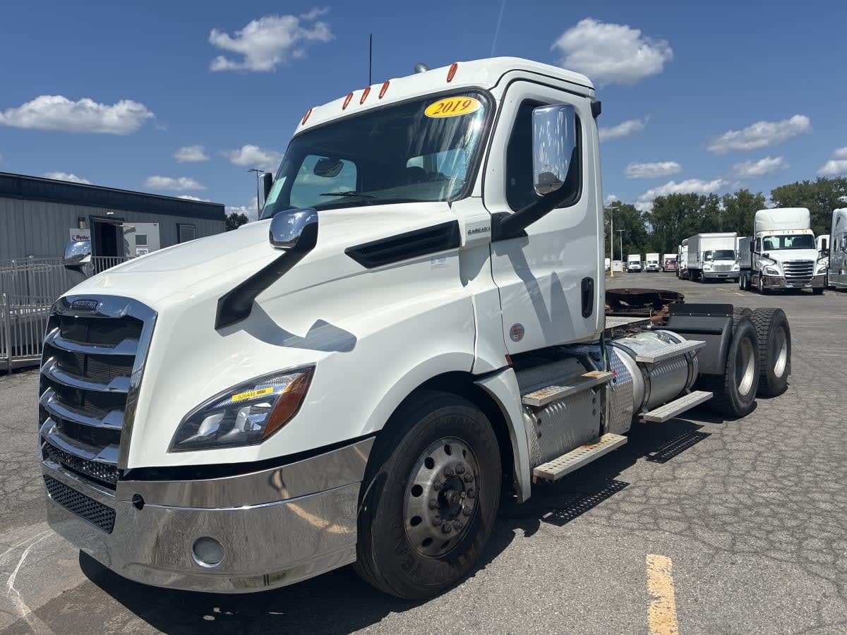 2019 FREIGHTLINER CASCADIA 126 in Hampton, VA