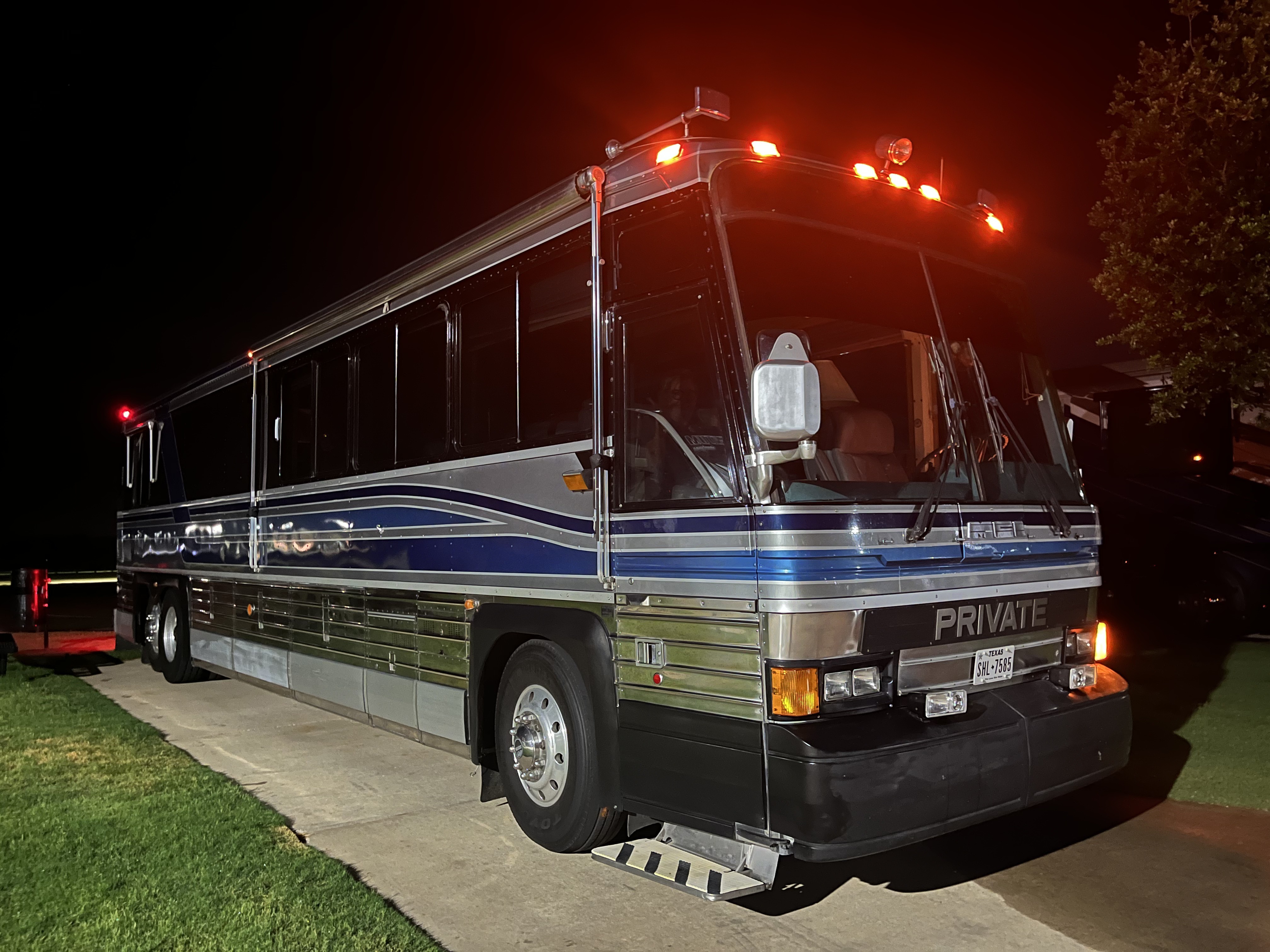 1987 MCI 102-3 in montgomery TX