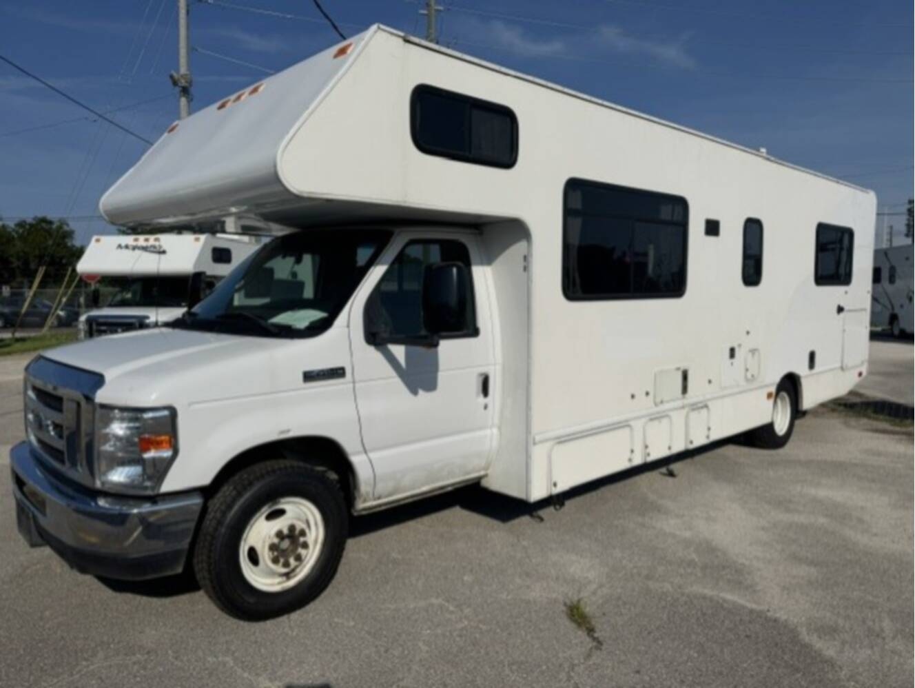 A photo of this 2022 Winnebago MINNIE WINNIE 328QR