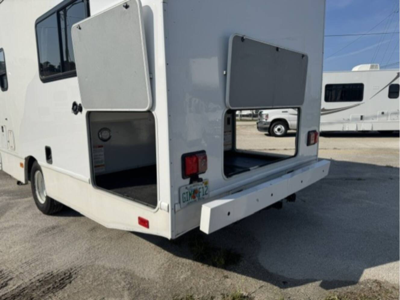 A photo of this 2022 Winnebago MINNIE WINNIE 328QR