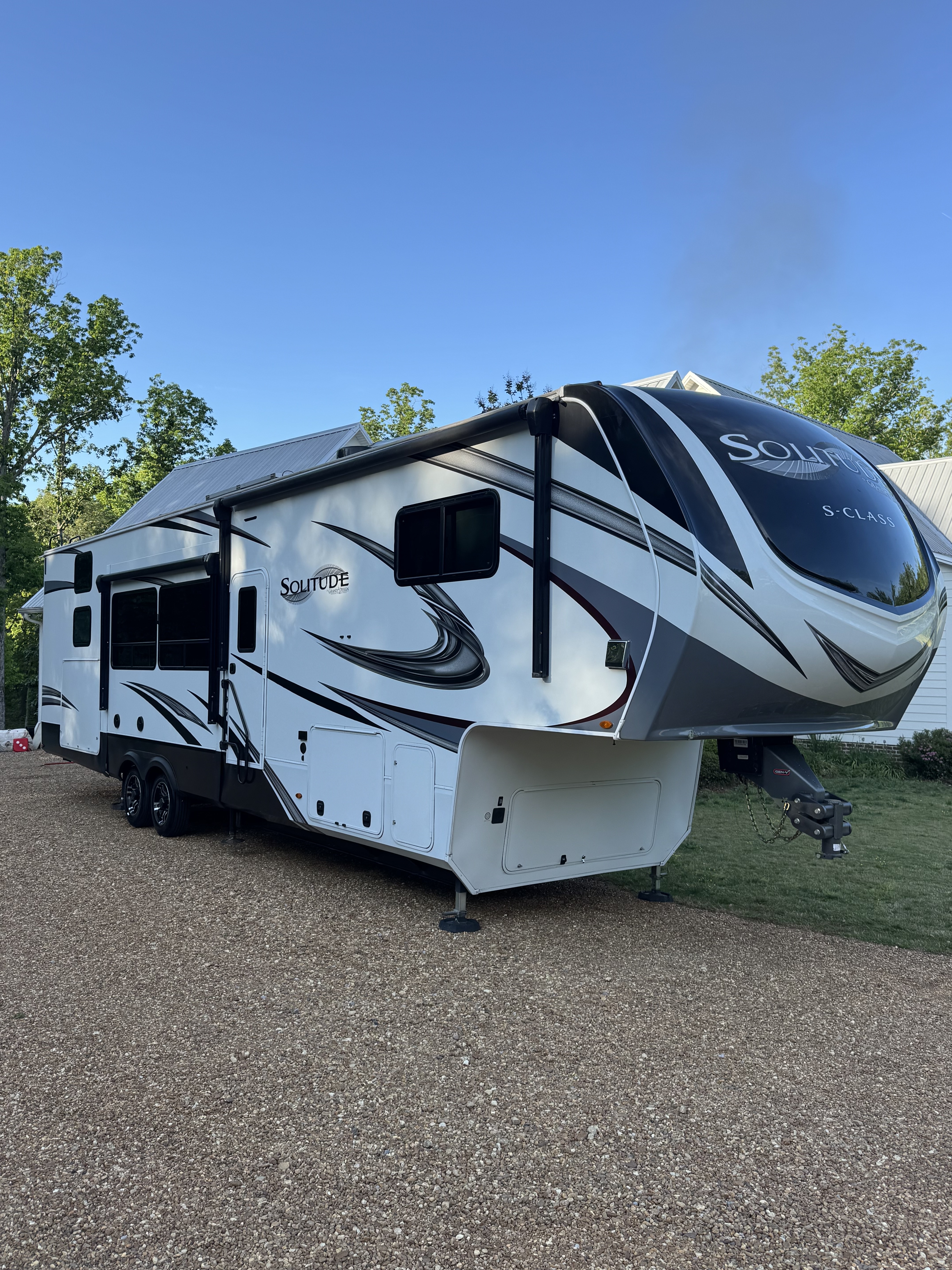 2022 Grand Design SOLITUDE S-CLASS 3950BH-R RV
