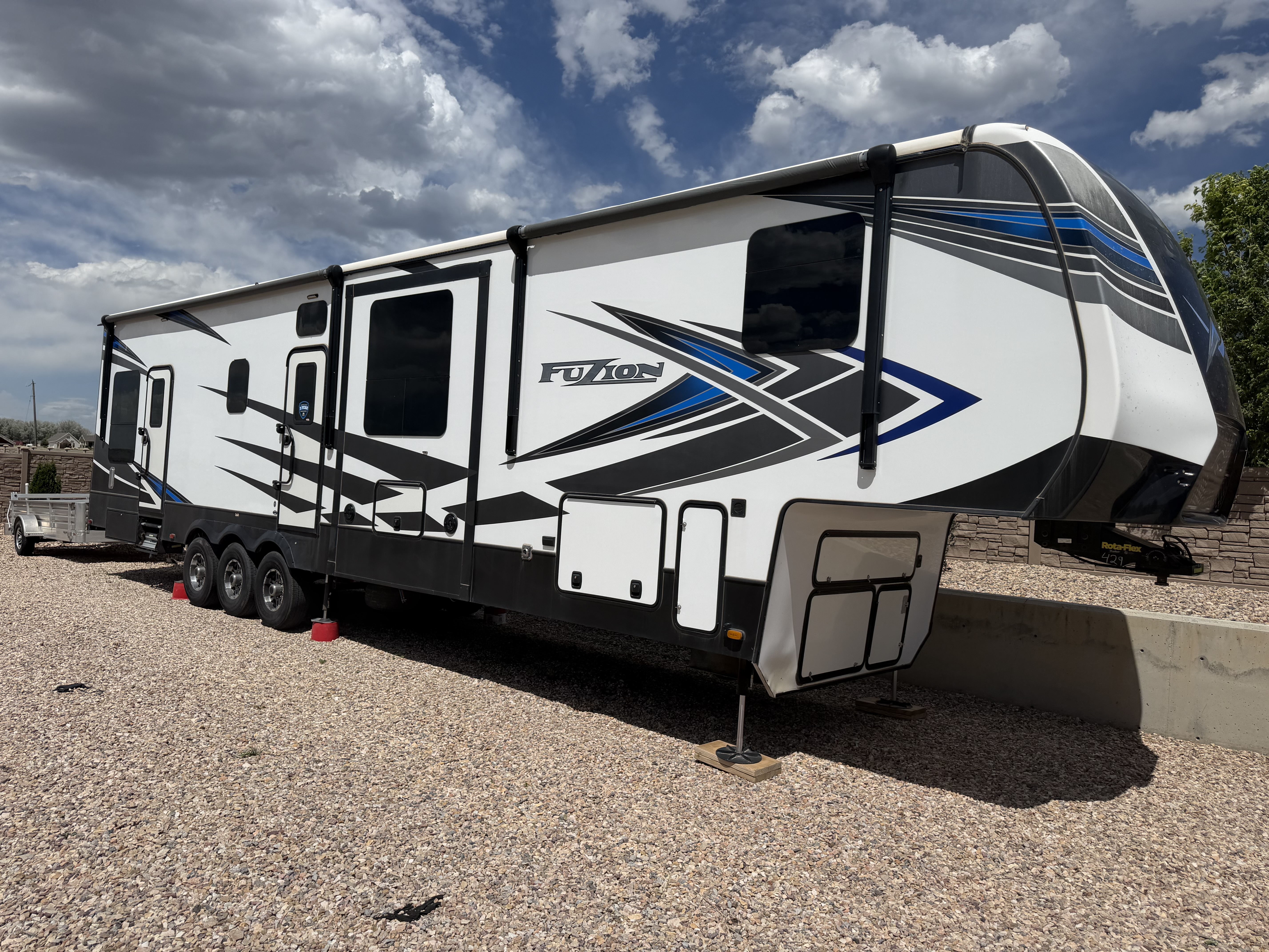 2021 Keystone FUZION 429 RV