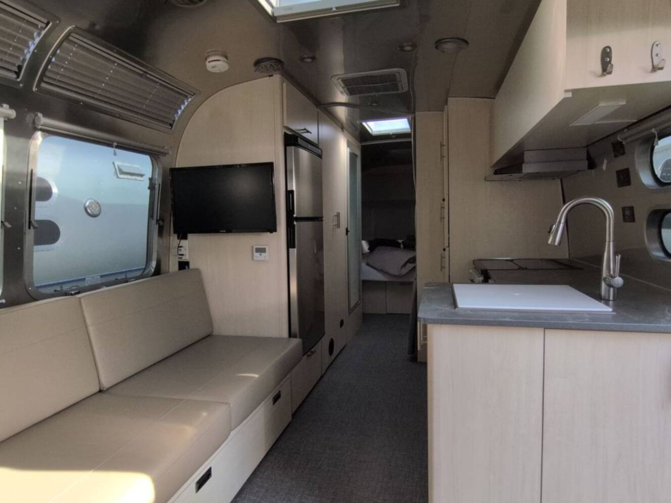 A photo of this 2024 Airstream Flying Cloud 27FB
