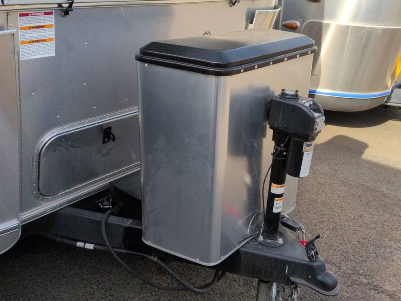 A photo of this 2024 Airstream Flying Cloud 27FB