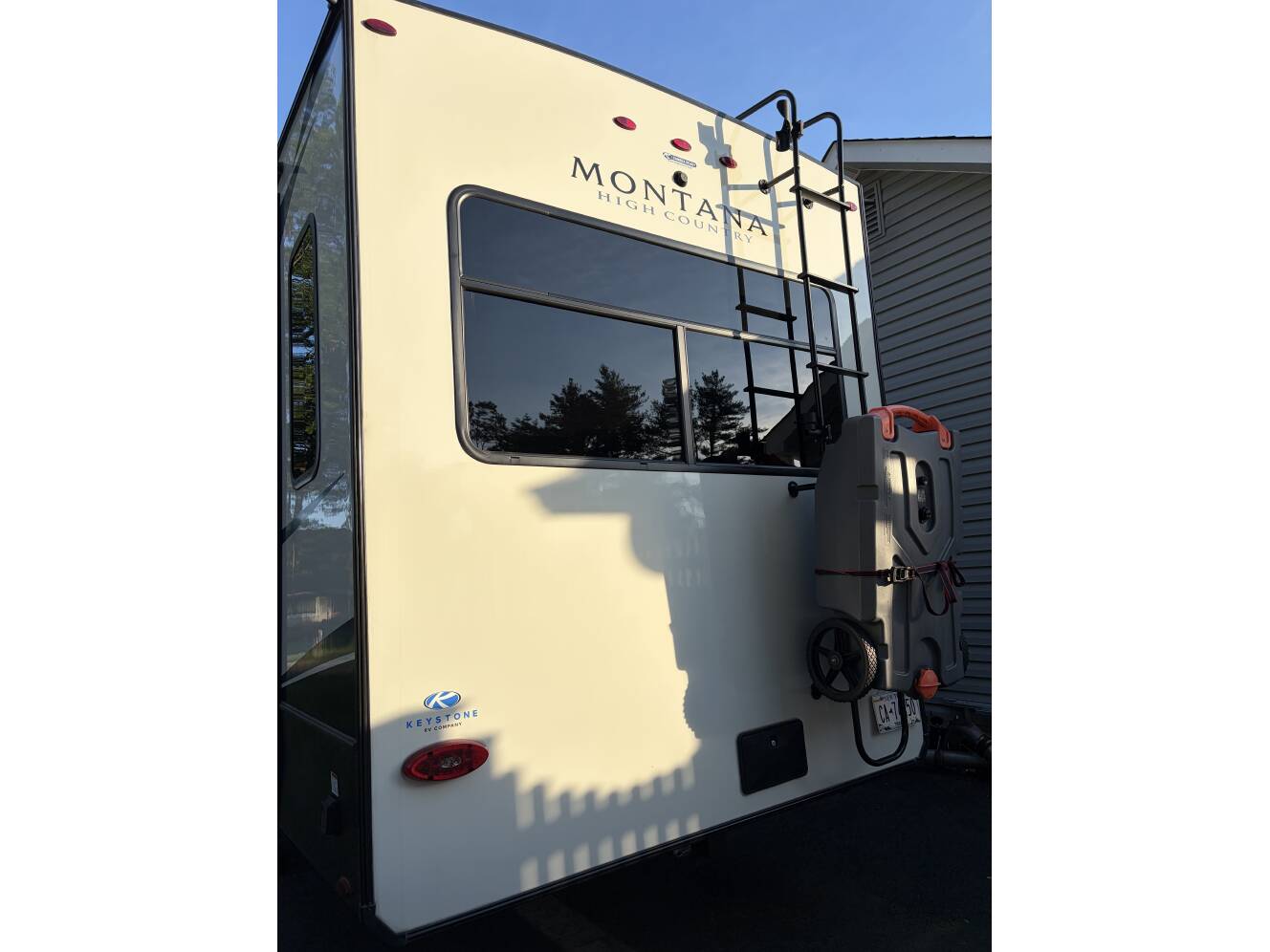A photo of this 2023 Keystone MONTANA HIGH COUNTRY 385BR